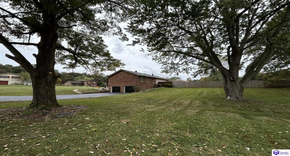 Rainbow Way, Elizabethtown, Kentucky 42701, ,2 BathroomsBathrooms,For Sale,Rainbow Way,HK24003648