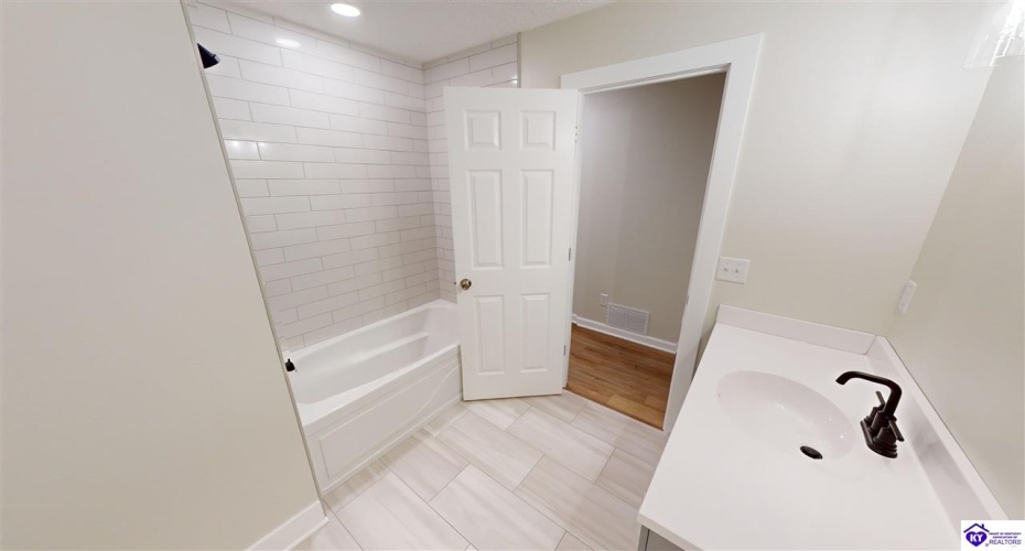 Rainbow Way, Elizabethtown, Kentucky 42701, ,2 BathroomsBathrooms,For Sale,Rainbow Way,HK24003648