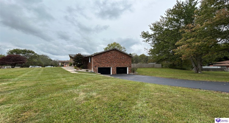 Rainbow Way, Elizabethtown, Kentucky 42701, ,2 BathroomsBathrooms,For Sale,Rainbow Way,HK24003648