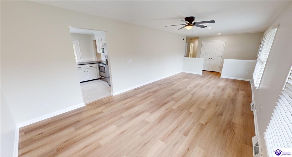 Rainbow Way, Elizabethtown, Kentucky 42701, ,2 BathroomsBathrooms,For Sale,Rainbow Way,HK24003648