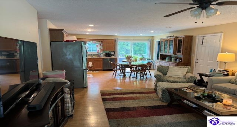 Earthborne Lane, Campbellsville, Kentucky 42718, ,2 BathroomsBathrooms,For Sale,Earthborne Lane,HK24003675