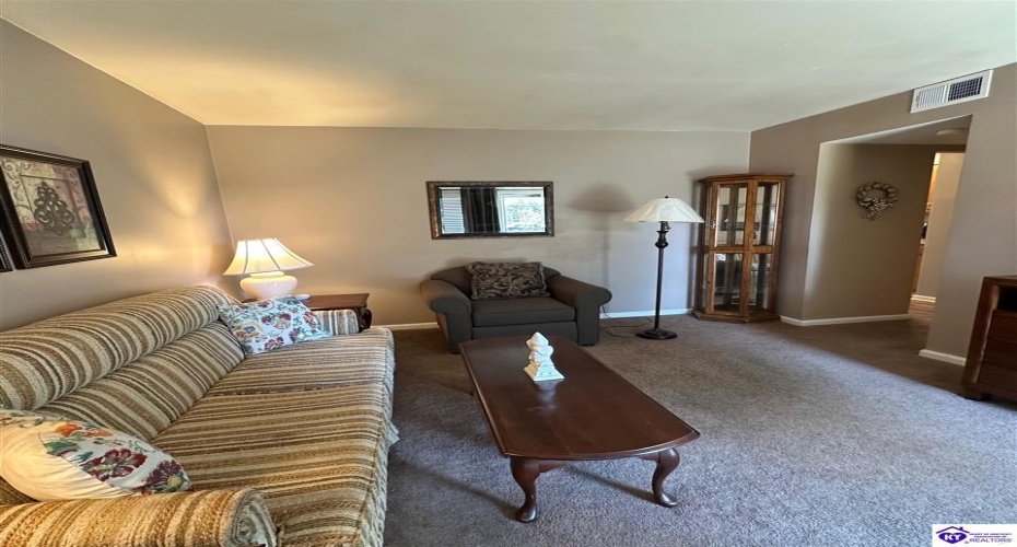 Mac Brae Rd, Louisville, Kentucky 40214, ,2 BathroomsBathrooms,For Sale,Mac Brae Rd,HK24003399