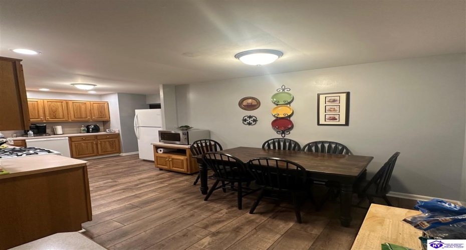 Mac Brae Rd, Louisville, Kentucky 40214, ,2 BathroomsBathrooms,For Sale,Mac Brae Rd,HK24003399