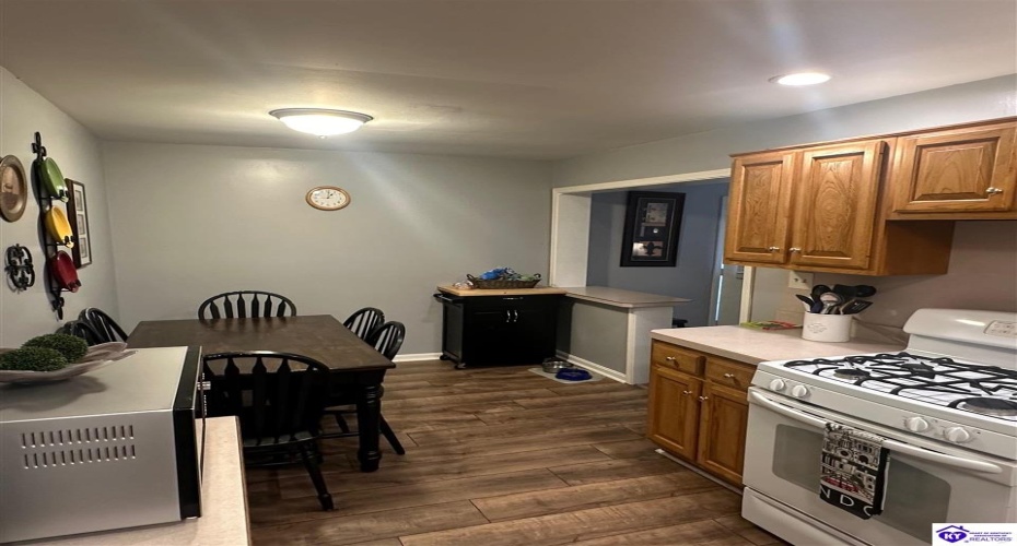 Mac Brae Rd, Louisville, Kentucky 40214, ,2 BathroomsBathrooms,For Sale,Mac Brae Rd,HK24003399