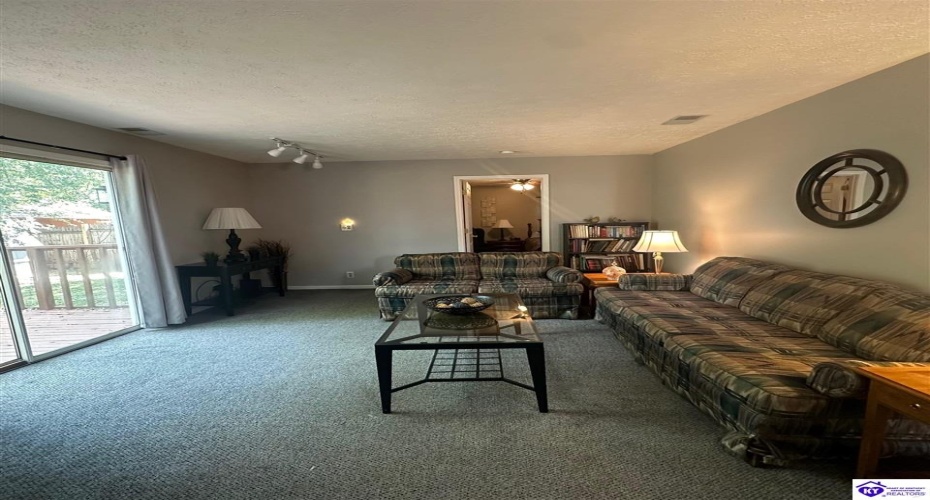 Mac Brae Rd, Louisville, Kentucky 40214, ,2 BathroomsBathrooms,For Sale,Mac Brae Rd,HK24003399