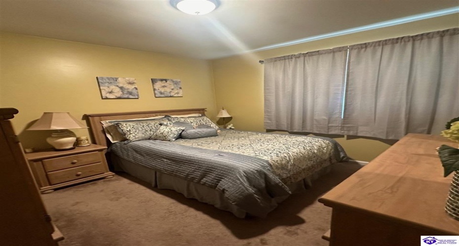 Mac Brae Rd, Louisville, Kentucky 40214, ,2 BathroomsBathrooms,For Sale,Mac Brae Rd,HK24003399