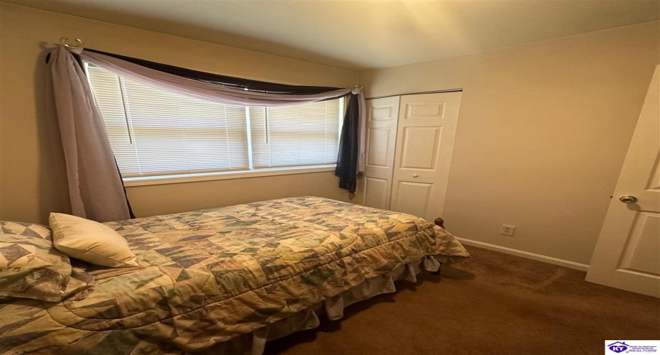 Mac Brae Rd, Louisville, Kentucky 40214, ,2 BathroomsBathrooms,For Sale,Mac Brae Rd,HK24003399