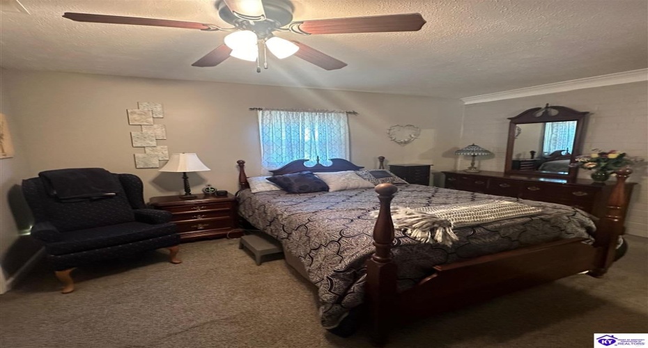 Mac Brae Rd, Louisville, Kentucky 40214, ,2 BathroomsBathrooms,For Sale,Mac Brae Rd,HK24003399