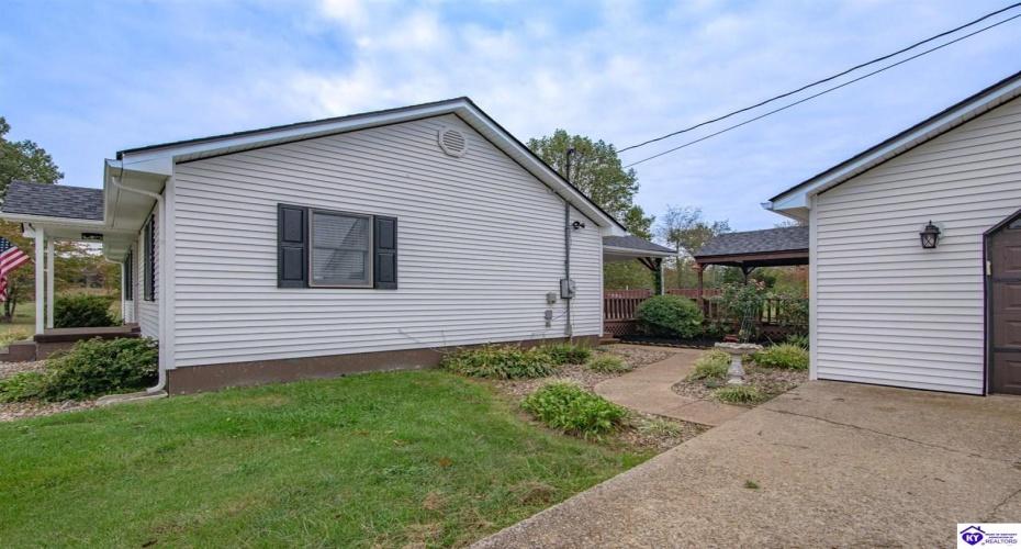 Buck Knobs Road, Ekron, Kentucky 40117, ,3 BathroomsBathrooms,For Sale,Buck Knobs Road,HK24003732