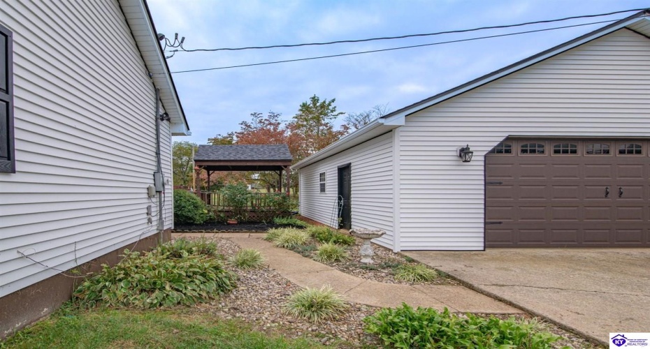 Buck Knobs Road, Ekron, Kentucky 40117, ,3 BathroomsBathrooms,For Sale,Buck Knobs Road,HK24003732