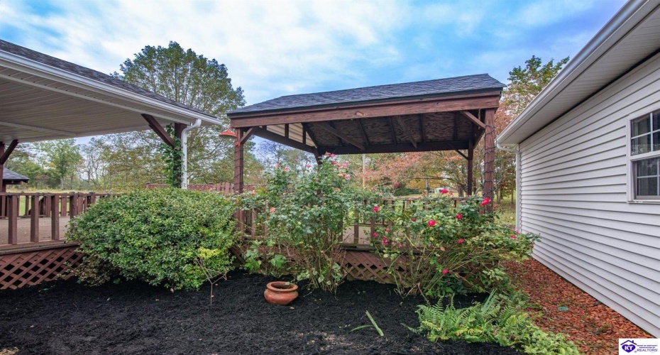 Buck Knobs Road, Ekron, Kentucky 40117, ,3 BathroomsBathrooms,For Sale,Buck Knobs Road,HK24003732