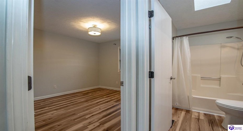 Buck Knobs Road, Ekron, Kentucky 40117, ,3 BathroomsBathrooms,For Sale,Buck Knobs Road,HK24003732