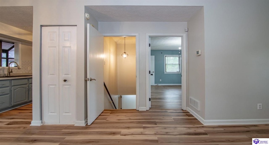 Buck Knobs Road, Ekron, Kentucky 40117, ,3 BathroomsBathrooms,For Sale,Buck Knobs Road,HK24003732