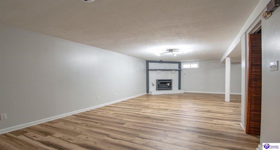 Buck Knobs Road, Ekron, Kentucky 40117, ,3 BathroomsBathrooms,For Sale,Buck Knobs Road,HK24003732