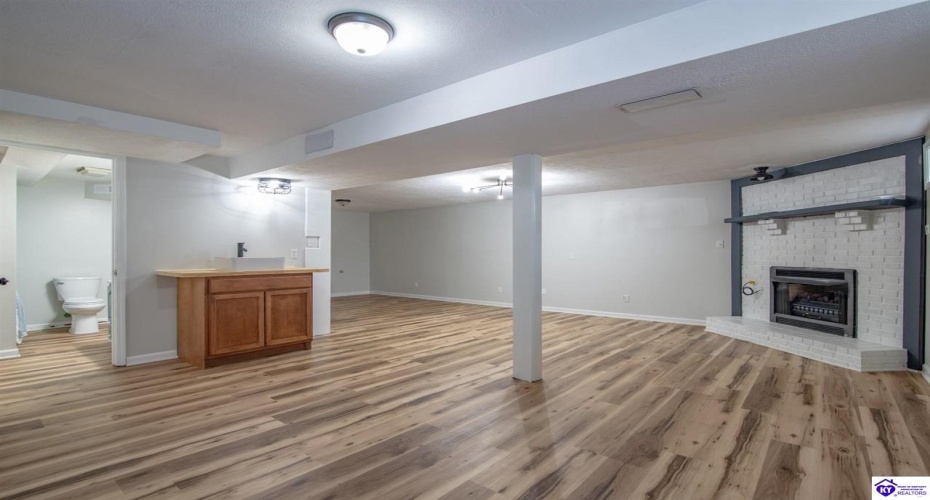 Buck Knobs Road, Ekron, Kentucky 40117, ,3 BathroomsBathrooms,For Sale,Buck Knobs Road,HK24003732