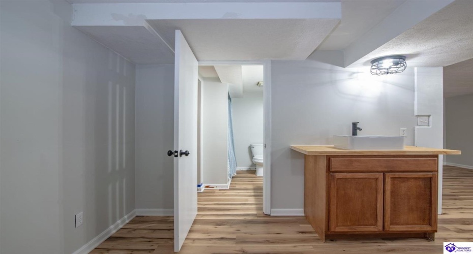 Buck Knobs Road, Ekron, Kentucky 40117, ,3 BathroomsBathrooms,For Sale,Buck Knobs Road,HK24003732