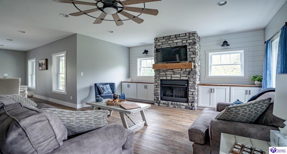 Landing Road, Leitchfield, Kentucky 42754, ,3 BathroomsBathrooms,For Sale,Landing Road,HK24003735