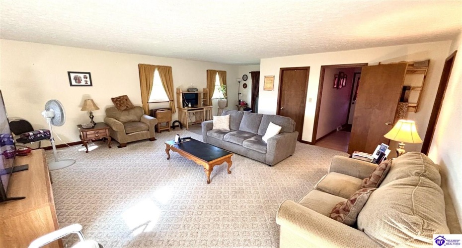 Hayes Cemetery Road, Greensburg, Kentucky 42743, ,3 BathroomsBathrooms,For Sale,Hayes Cemetery Road,HK24003752