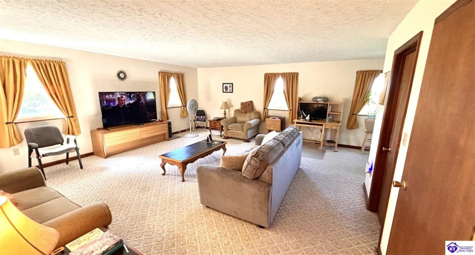 Hayes Cemetery Road, Greensburg, Kentucky 42743, ,3 BathroomsBathrooms,For Sale,Hayes Cemetery Road,HK24003752