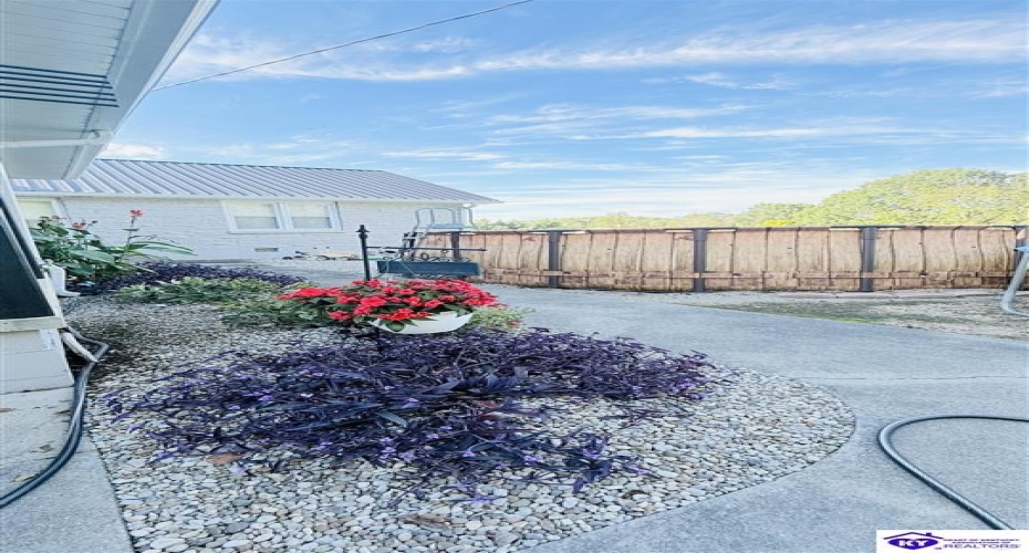 Legion Park Road, Greensburg, Kentucky 42743, ,3 BathroomsBathrooms,For Sale,Legion Park Road,HK24003768