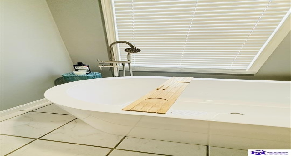 Legion Park Road, Greensburg, Kentucky 42743, ,3 BathroomsBathrooms,For Sale,Legion Park Road,HK24003768