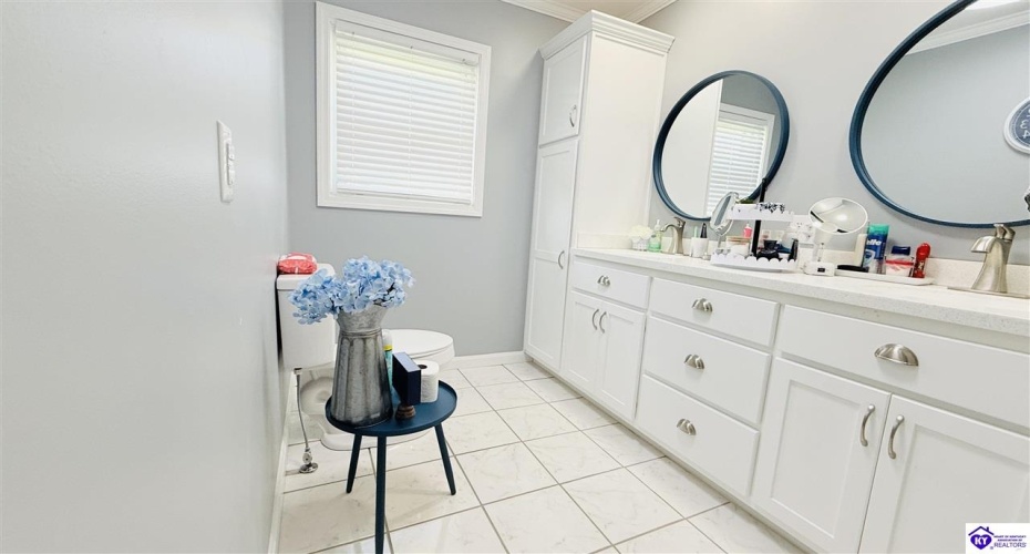 Legion Park Road, Greensburg, Kentucky 42743, ,3 BathroomsBathrooms,For Sale,Legion Park Road,HK24003768