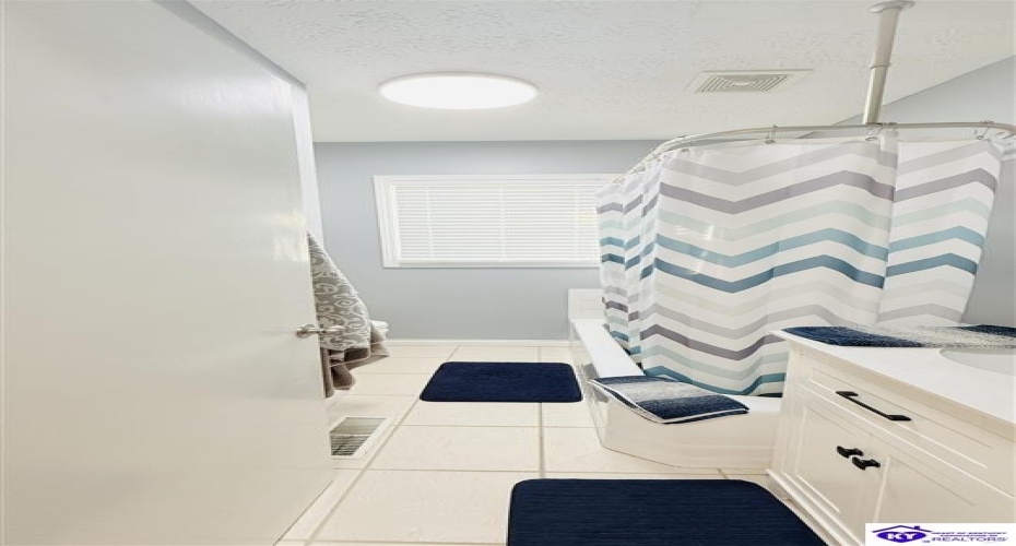 Legion Park Road, Greensburg, Kentucky 42743, ,3 BathroomsBathrooms,For Sale,Legion Park Road,HK24003768