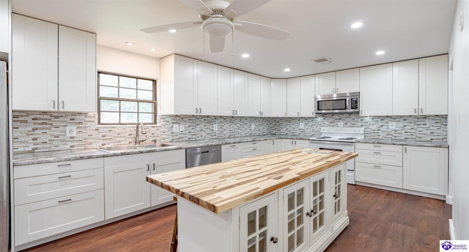 Deering Lane, Radcliff, Kentucky 40160, ,3 BathroomsBathrooms,For Sale,Deering Lane,HK24003773