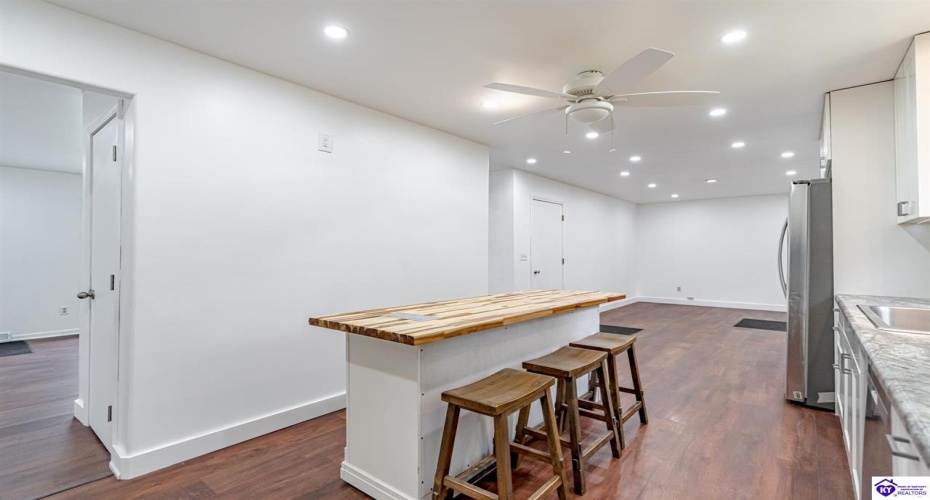 Deering Lane, Radcliff, Kentucky 40160, ,3 BathroomsBathrooms,For Sale,Deering Lane,HK24003773