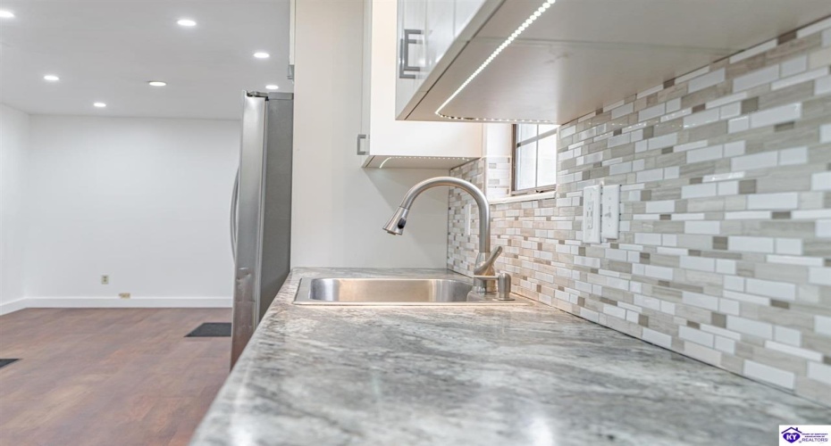 Deering Lane, Radcliff, Kentucky 40160, ,3 BathroomsBathrooms,For Sale,Deering Lane,HK24003773