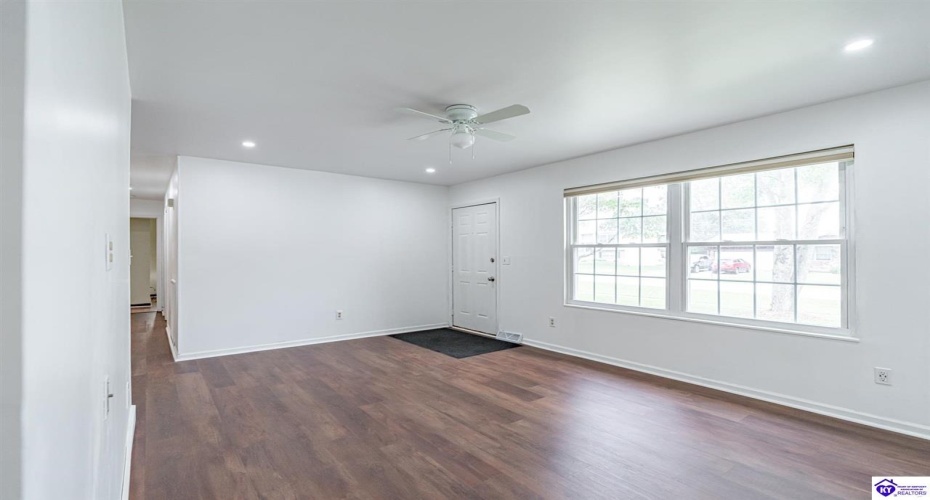 Deering Lane, Radcliff, Kentucky 40160, ,3 BathroomsBathrooms,For Sale,Deering Lane,HK24003773