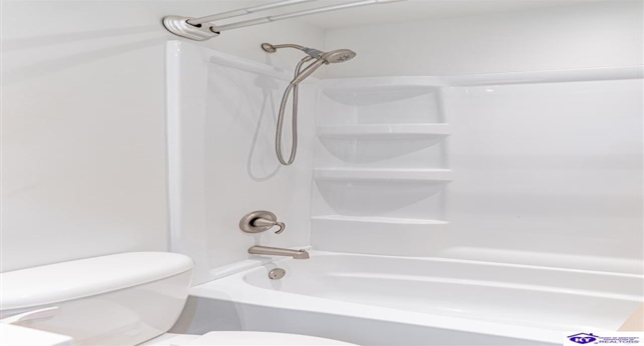 Deering Lane, Radcliff, Kentucky 40160, ,3 BathroomsBathrooms,For Sale,Deering Lane,HK24003773