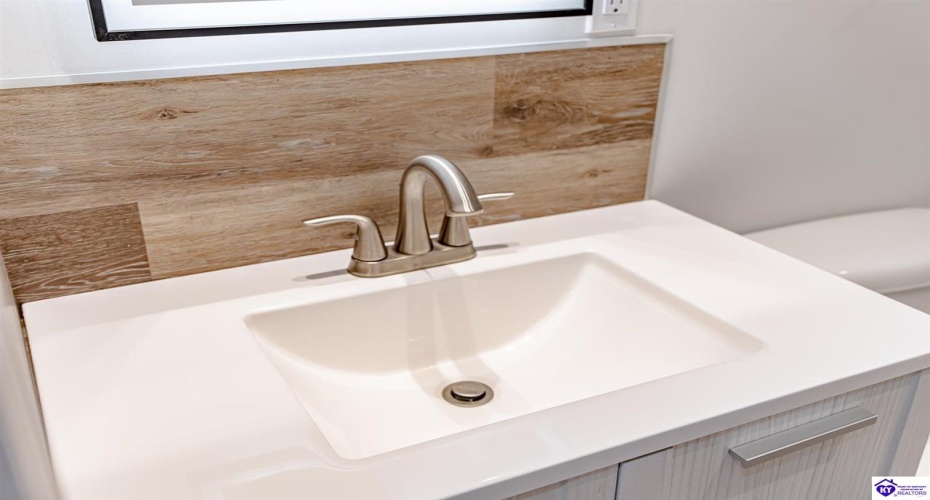 Deering Lane, Radcliff, Kentucky 40160, ,3 BathroomsBathrooms,For Sale,Deering Lane,HK24003773