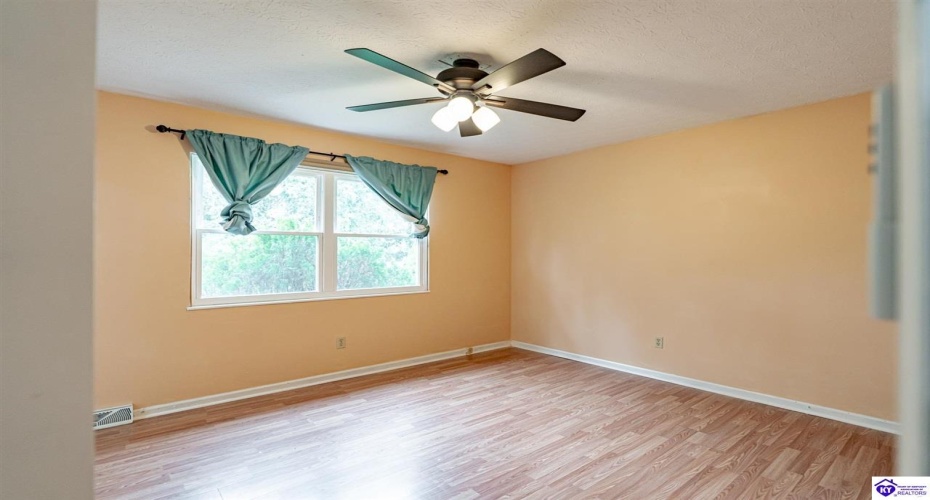 Deering Lane, Radcliff, Kentucky 40160, ,3 BathroomsBathrooms,For Sale,Deering Lane,HK24003773