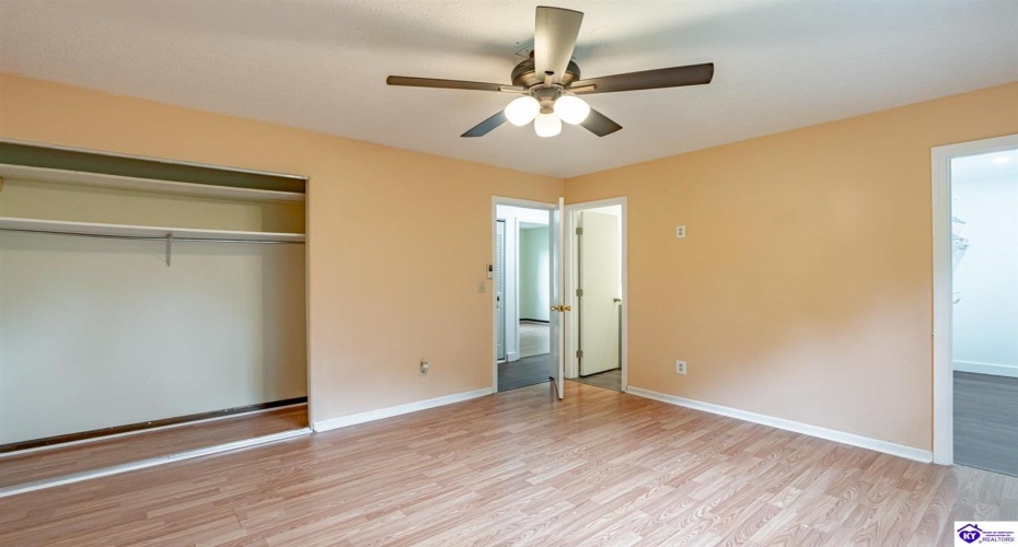 Deering Lane, Radcliff, Kentucky 40160, ,3 BathroomsBathrooms,For Sale,Deering Lane,HK24003773