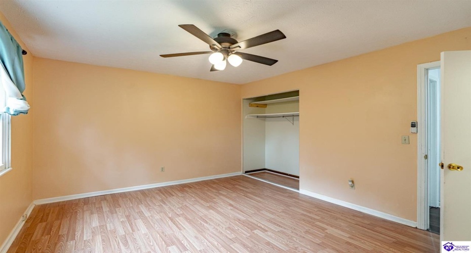 Deering Lane, Radcliff, Kentucky 40160, ,3 BathroomsBathrooms,For Sale,Deering Lane,HK24003773