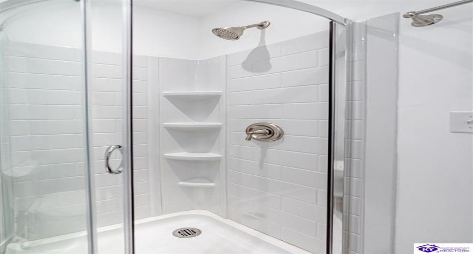 Deering Lane, Radcliff, Kentucky 40160, ,3 BathroomsBathrooms,For Sale,Deering Lane,HK24003773