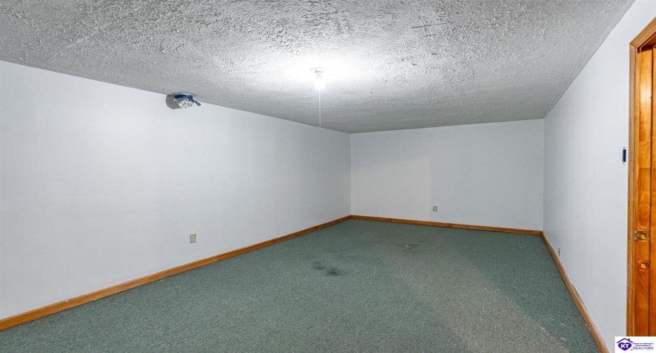 Deering Lane, Radcliff, Kentucky 40160, ,3 BathroomsBathrooms,For Sale,Deering Lane,HK24003773