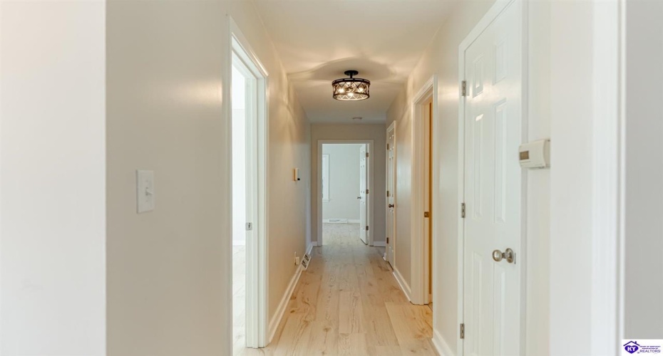 El Dorado Drive, Elizabethtown, Kentucky 42701, ,3 BathroomsBathrooms,For Sale,El Dorado Drive,HK24003783