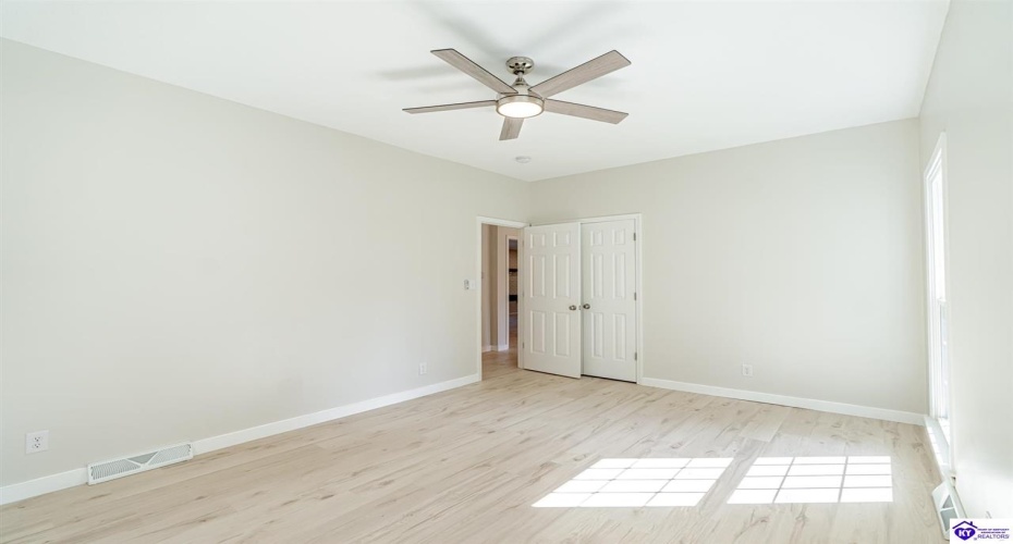 El Dorado Drive, Elizabethtown, Kentucky 42701, ,3 BathroomsBathrooms,For Sale,El Dorado Drive,HK24003783