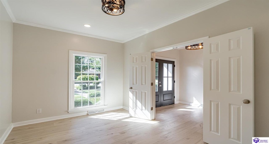 El Dorado Drive, Elizabethtown, Kentucky 42701, ,3 BathroomsBathrooms,For Sale,El Dorado Drive,HK24003783