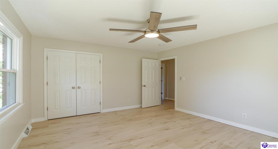 El Dorado Drive, Elizabethtown, Kentucky 42701, ,3 BathroomsBathrooms,For Sale,El Dorado Drive,HK24003783