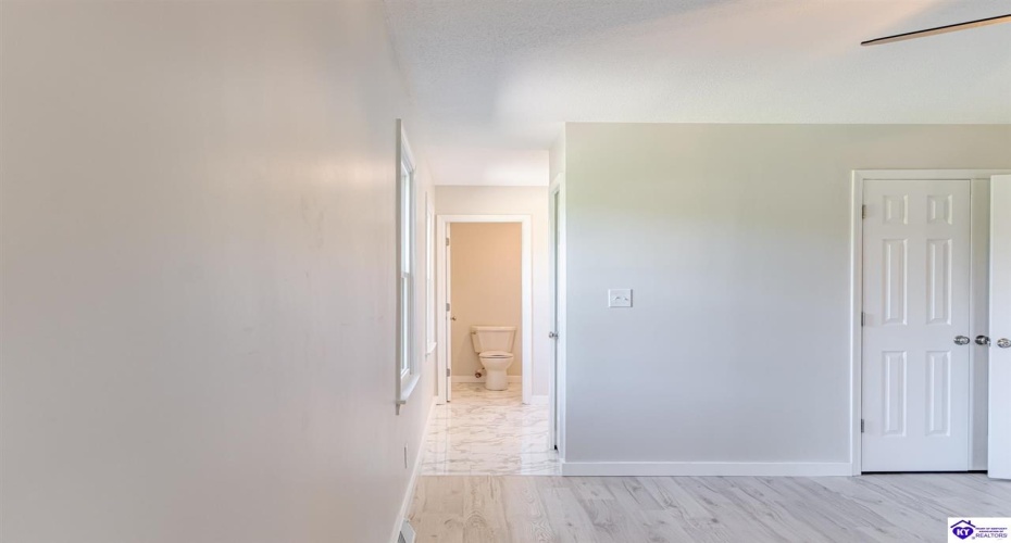 El Dorado Drive, Elizabethtown, Kentucky 42701, ,3 BathroomsBathrooms,For Sale,El Dorado Drive,HK24003783