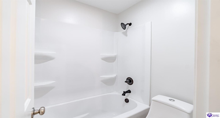 El Dorado Drive, Elizabethtown, Kentucky 42701, ,3 BathroomsBathrooms,For Sale,El Dorado Drive,HK24003783