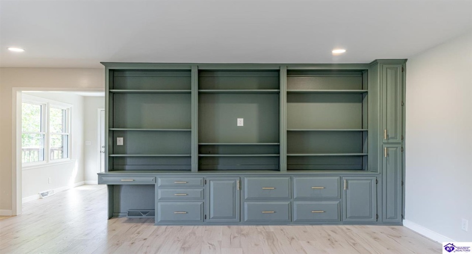 El Dorado Drive, Elizabethtown, Kentucky 42701, ,3 BathroomsBathrooms,For Sale,El Dorado Drive,HK24003783