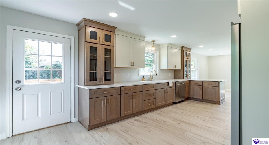 El Dorado Drive, Elizabethtown, Kentucky 42701, ,3 BathroomsBathrooms,For Sale,El Dorado Drive,HK24003783