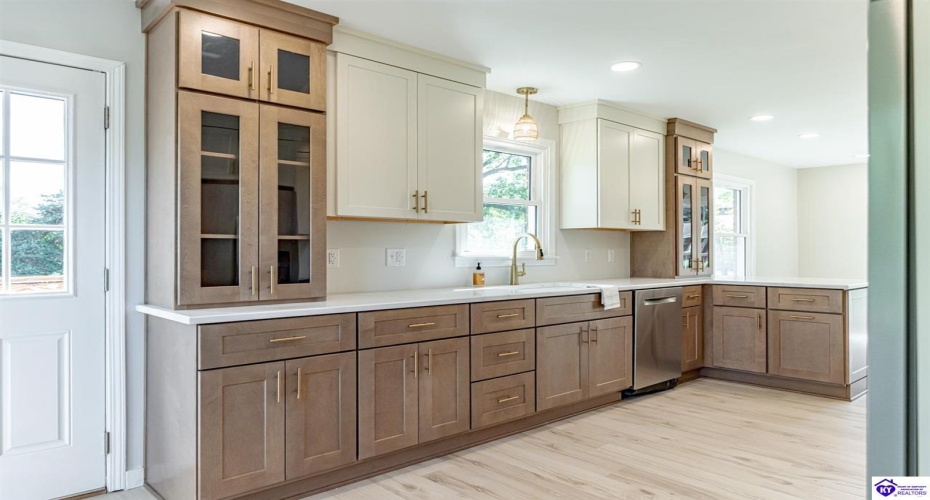 El Dorado Drive, Elizabethtown, Kentucky 42701, ,3 BathroomsBathrooms,For Sale,El Dorado Drive,HK24003783