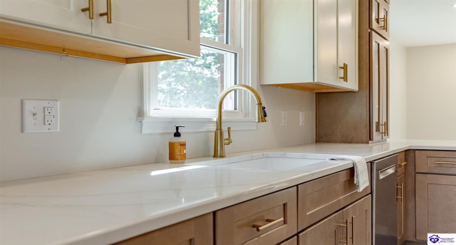 El Dorado Drive, Elizabethtown, Kentucky 42701, ,3 BathroomsBathrooms,For Sale,El Dorado Drive,HK24003783