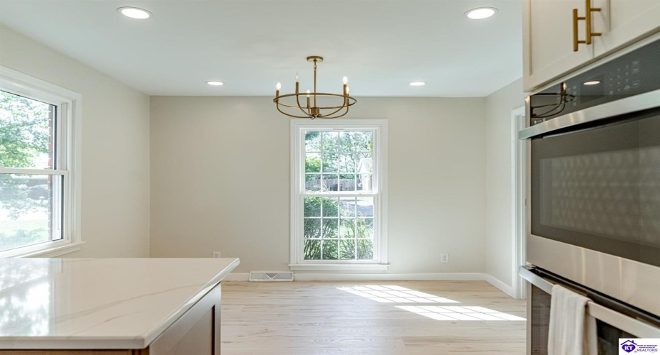 El Dorado Drive, Elizabethtown, Kentucky 42701, ,3 BathroomsBathrooms,For Sale,El Dorado Drive,HK24003783