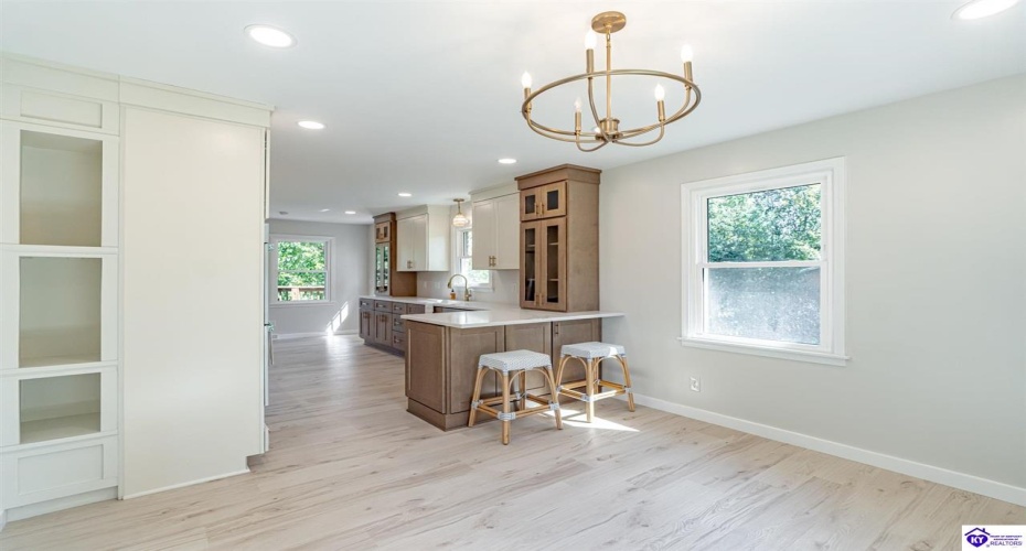 El Dorado Drive, Elizabethtown, Kentucky 42701, ,3 BathroomsBathrooms,For Sale,El Dorado Drive,HK24003783